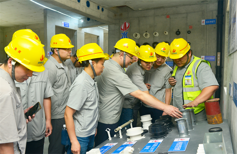 为进一步推进优质客户高效履约，提升交付品质、达成客户满意，2025年6月25日，PT视讯建设集团在上海组织召开2025年越秀地产、华润置业客户履约推进会。